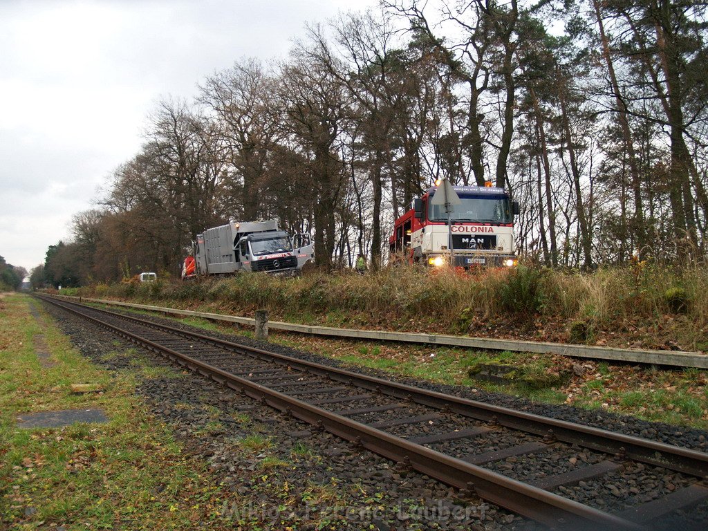 Muellwagen droht zu kippen Koeln Koenigsforst Baumschulweg  P33.JPG